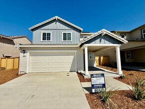 Building Photo - New home available now