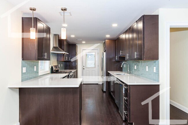 Building Photo - 20 Albion St