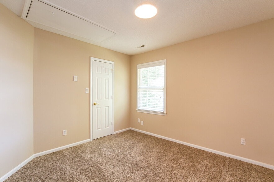 Building Photo - 12400 Henderson Hill Rd