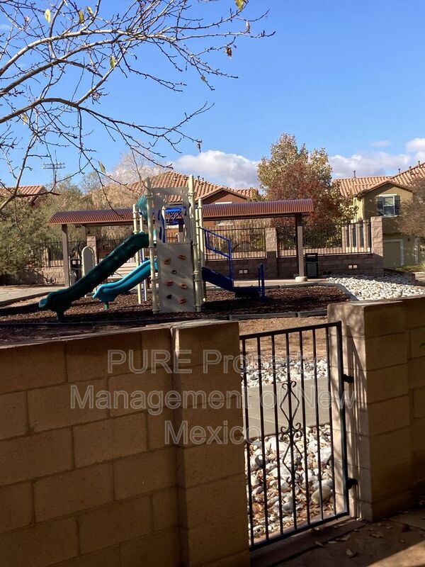 Building Photo - 601 Menaul Blvd NE