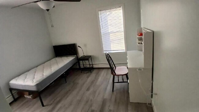 Building Photo - 93 Bayview Ave