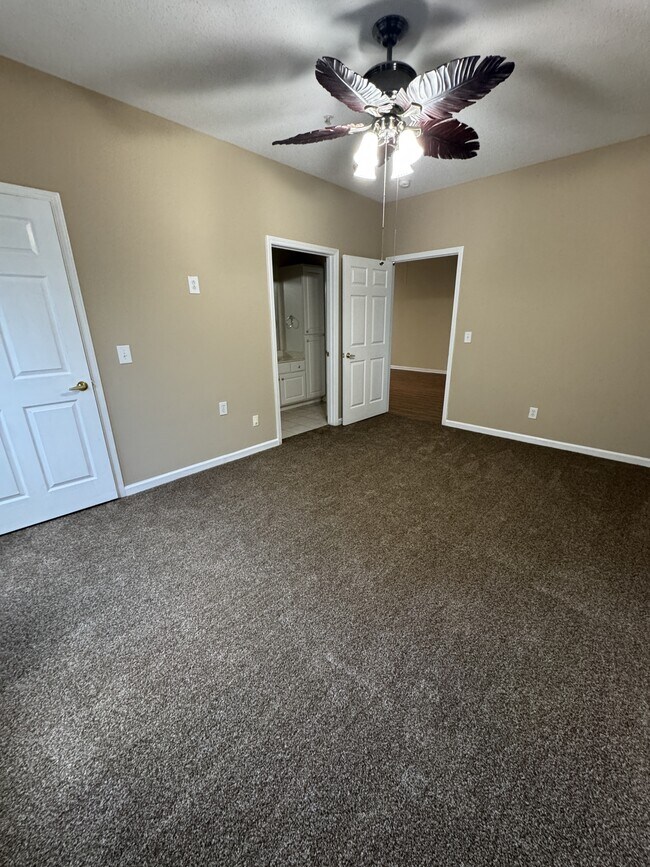 Building Photo - 9768 Leyland Dr