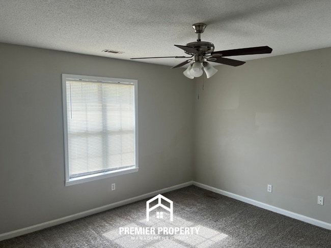 Building Photo - Charming 3BR/2BA Home in Huntsville | Hardwood Floors, Fireplace & 2-Car Garage
