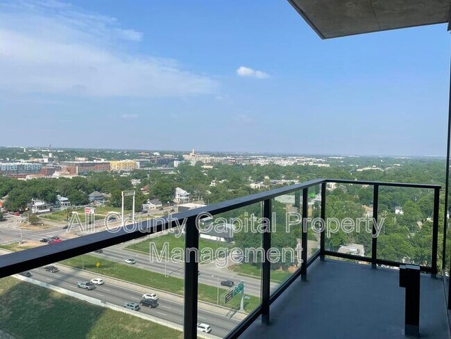 Building Photo - 84 East Ave