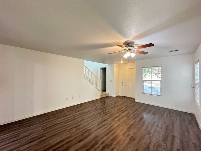 Building Photo - Blue Diamond Springs- & 5B