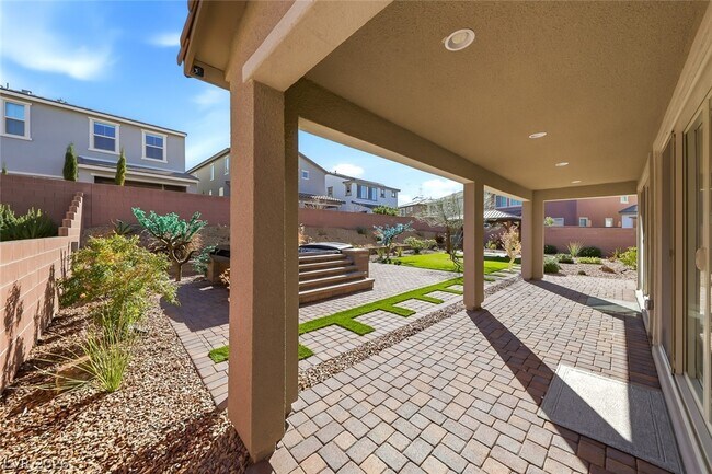 Building Photo - 11 Flora Sagio Ave