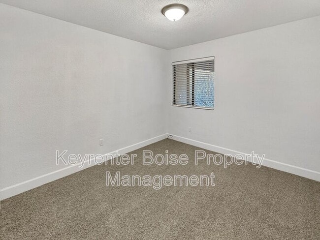 Building Photo - 7066 W Colehaven Ln