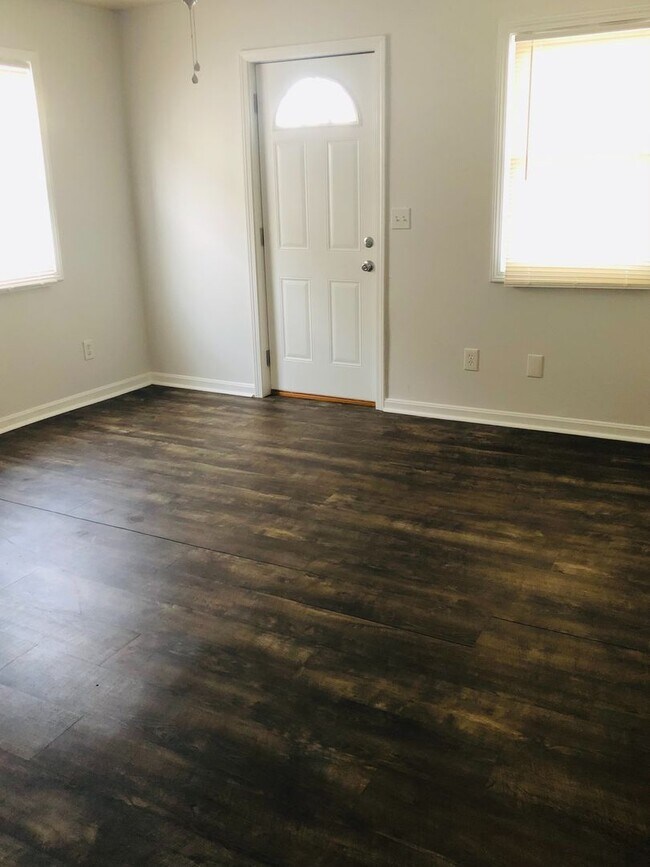 Building Photo - Delaware Duplex