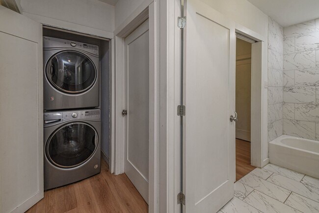 Building Photo - 5880 Beech Dr