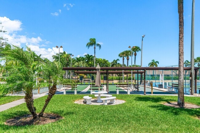 Building Photo - 826 Sky Pine Way