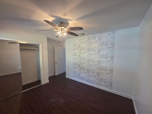 Building Photo - Spacious 4Bed/2Ba Brick Home w/Inground Pool in Mowat Highlands! *1/2 OFF Security Deposit for Ac...