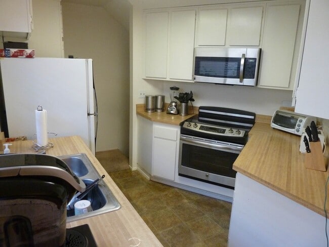 Building Photo - 3288 Via Marin