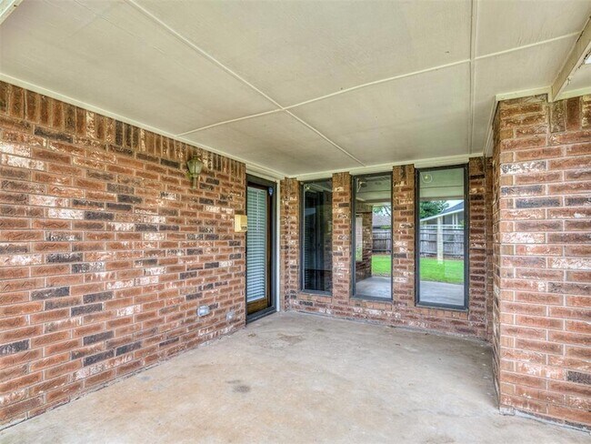 Building Photo - 12414 S Villa Ave