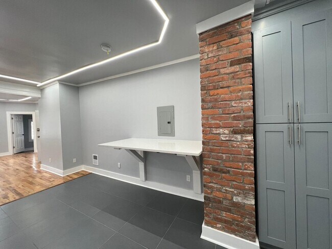 Building Photo - 423 Shelton Ave