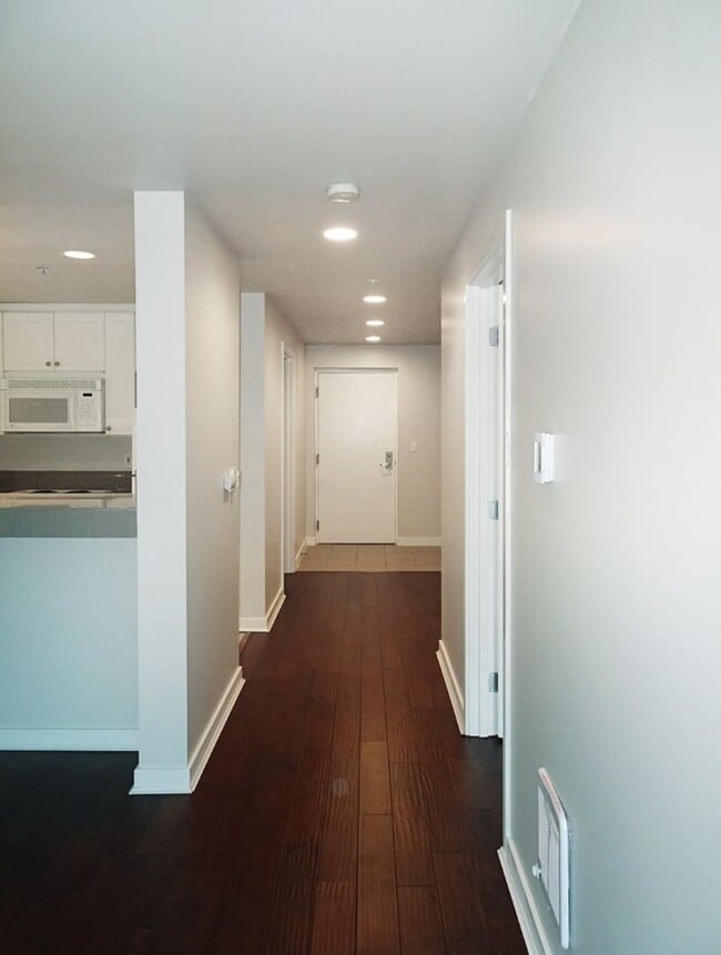 Building Photo - 1bd/1ba Seattle Condo