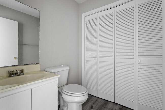 Building Photo - 7 Jadewood Ct