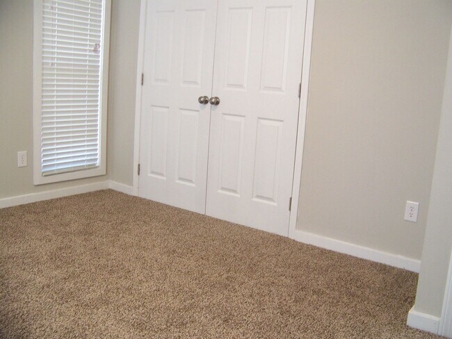 Building Photo - WATERS EDGE