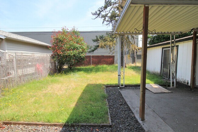 Building Photo - UNIVERSITY LIVING - Beautiful 5 Bedroom Ho...