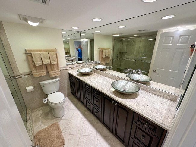 Building Photo - 5420 N Ocean Dr