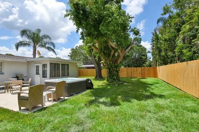 Building Photo - 5622 S Lockwood Ridge Rd