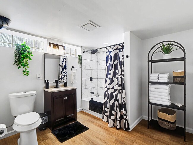 Building Photo - 5252 W 45th St