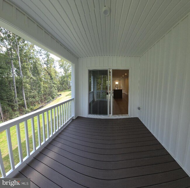 Building Photo - 8901 Blackthorne Pl