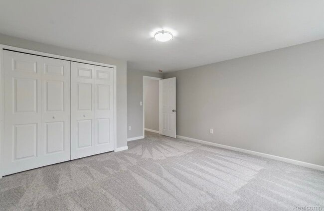 Building Photo - 6879 Brookshire Dr