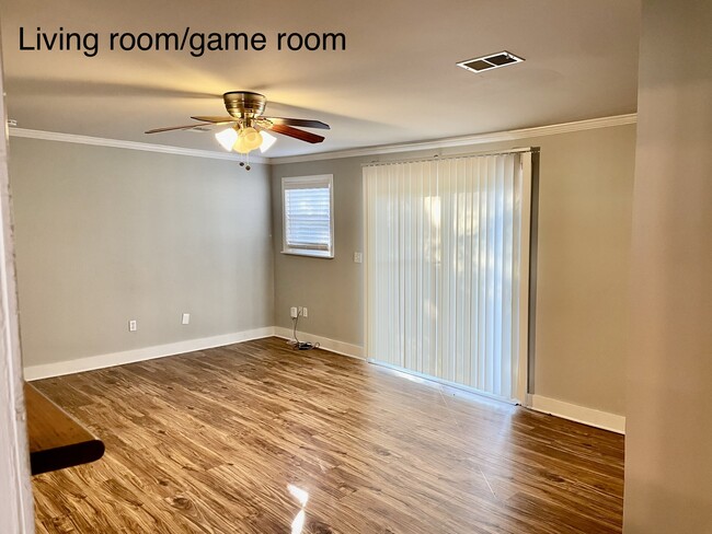 Building Photo - 520 Valmar St