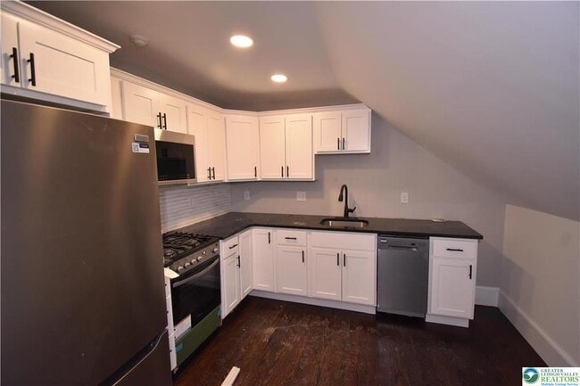 Building Photo - 312 March St