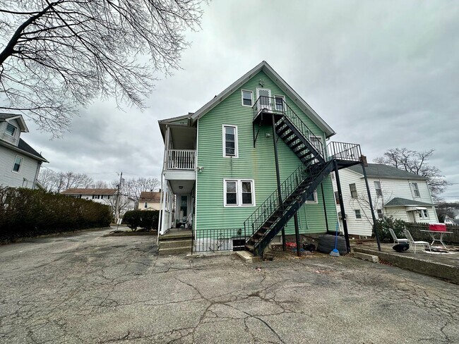 Building Photo - 25A Fairfield Ave