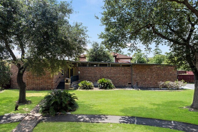 Building Photo - 12903 Figaro Dr