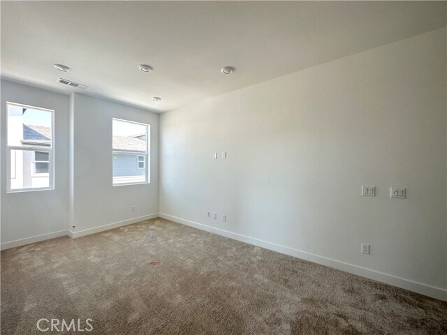 Building Photo - 322 Tank