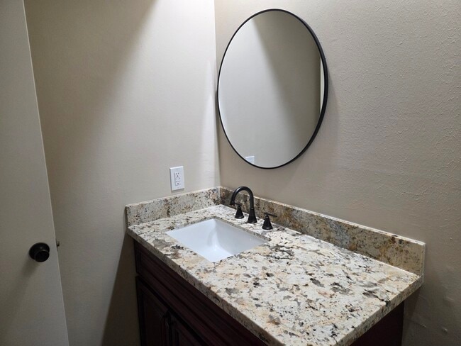 Building Photo - 8530 Lake Crystal Dr