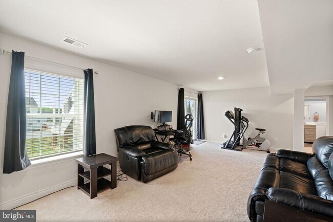 Building Photo - 35418 River Bend Dr