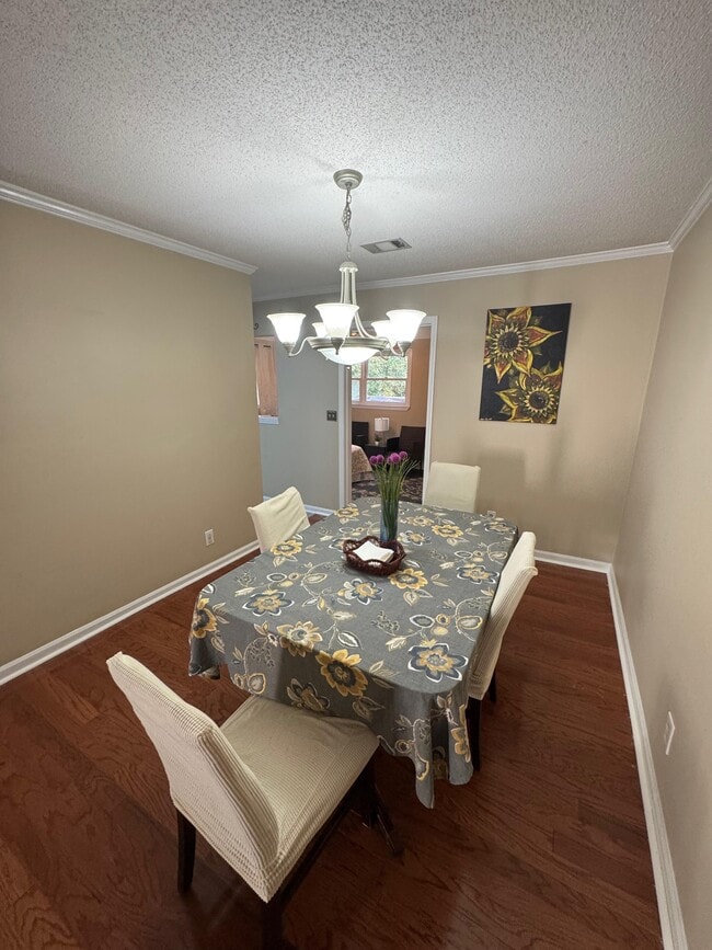 Building Photo - 113 Manor Row