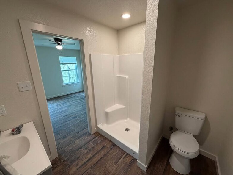 Building Photo - 132 Laura Anne Loop