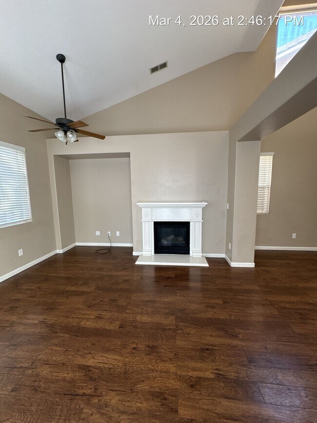 Building Photo - Gorgeous NW Visalia home located in Avalon gated community!  Available Now !!