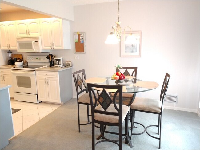 Building Photo - Seasonal Short-Term Single-Family Home located in Meadow Run at Jacaranda!