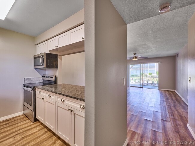 Building Photo - 12021 W Greenway Dr