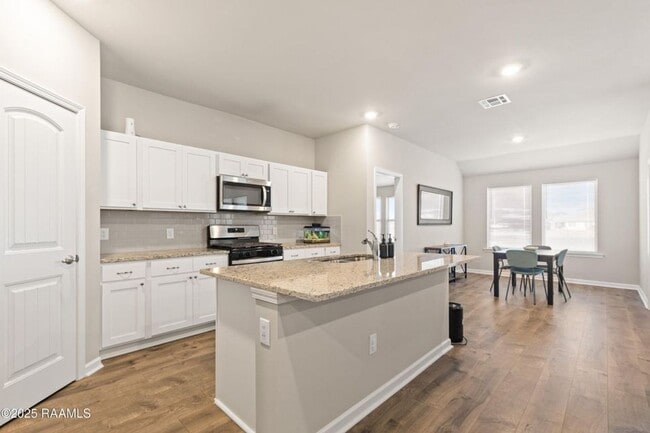 Building Photo - 110 Still Lk Dr