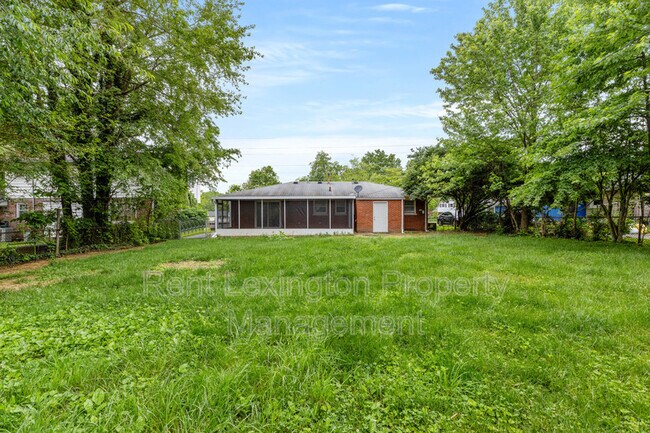 Building Photo - 3560 Lansdowne Dr