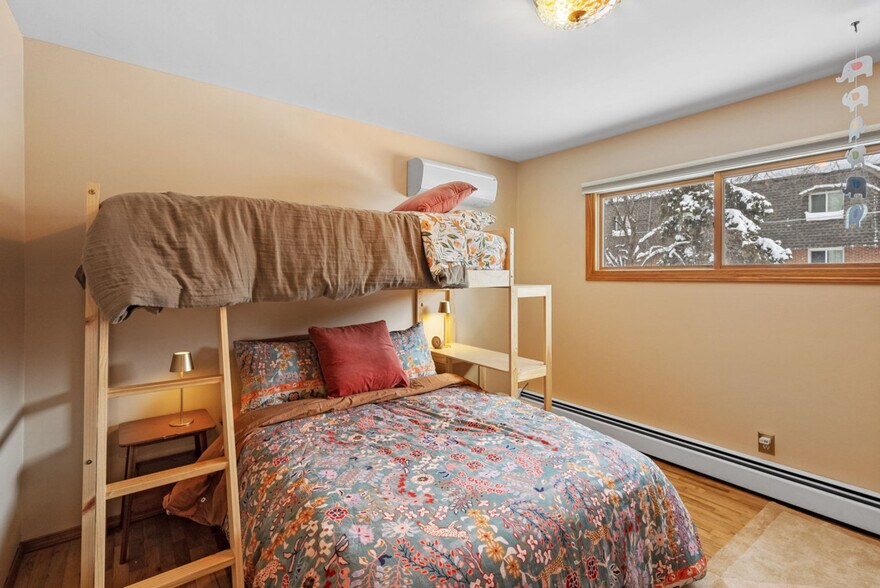 Building Photo - 1114 S Bozeman Ave