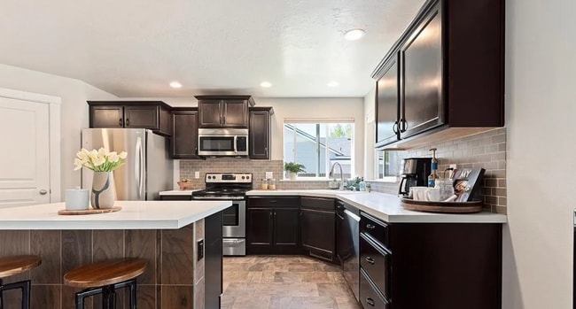 Building Photo - This home has it all!