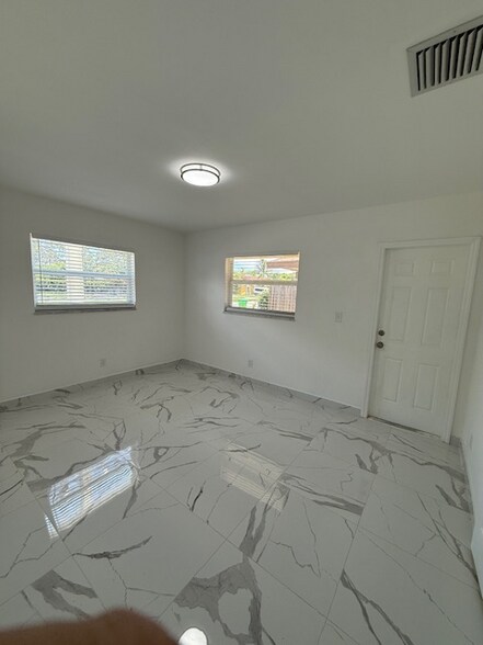 Building Photo - 5962 NW 19th St