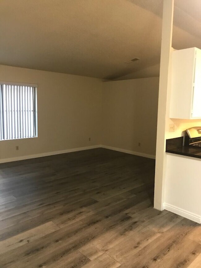 Building Photo - Rancho Meadows