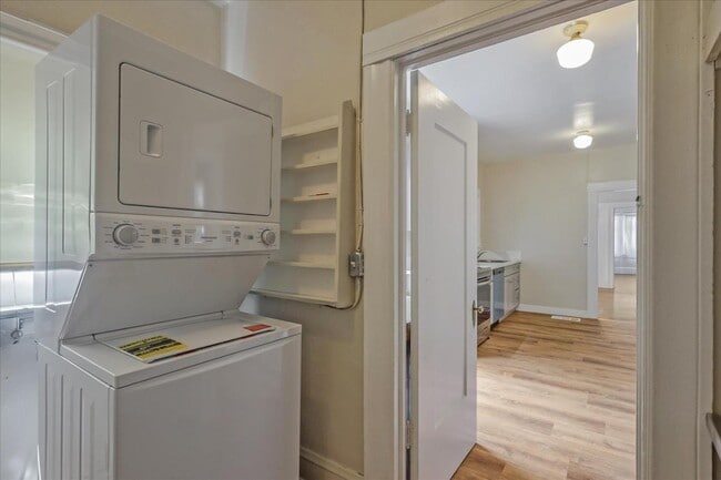 Building Photo - 422 Vernon St