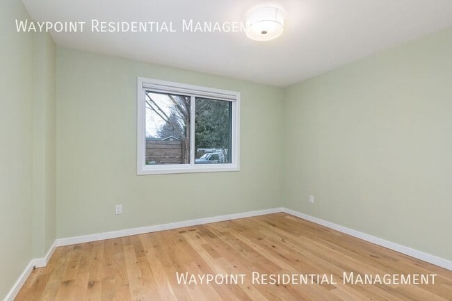 Building Photo - 4943 W Catalpa Dr