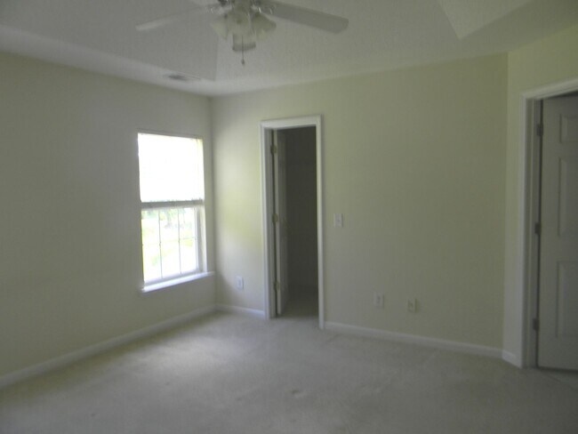 Building Photo - Great Home in Moncks Corner