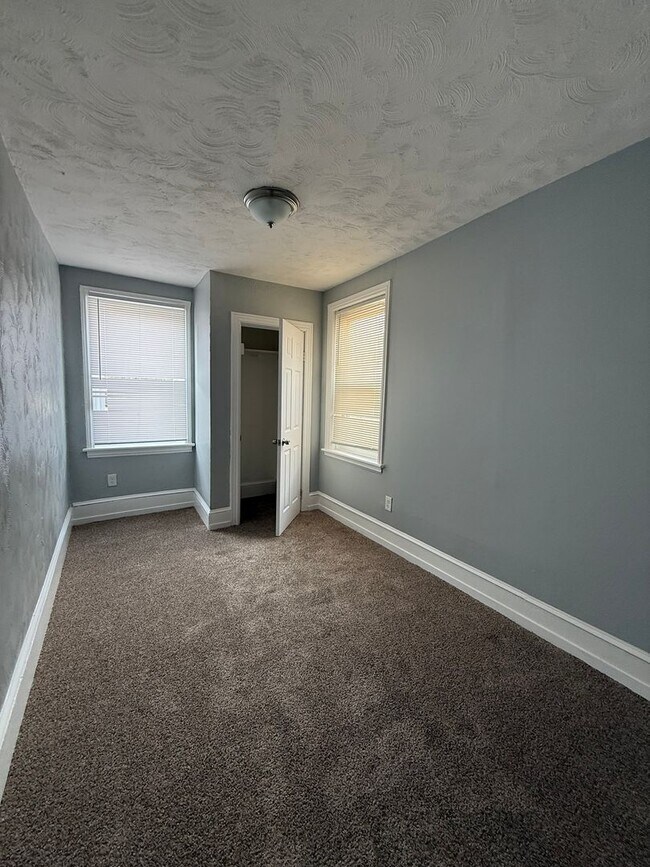 Building Photo - 103 Taylor St