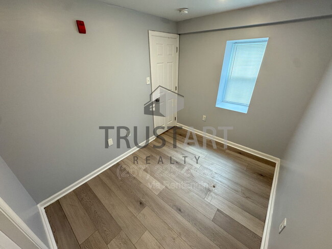 Building Photo - 5448 Springfield Ave